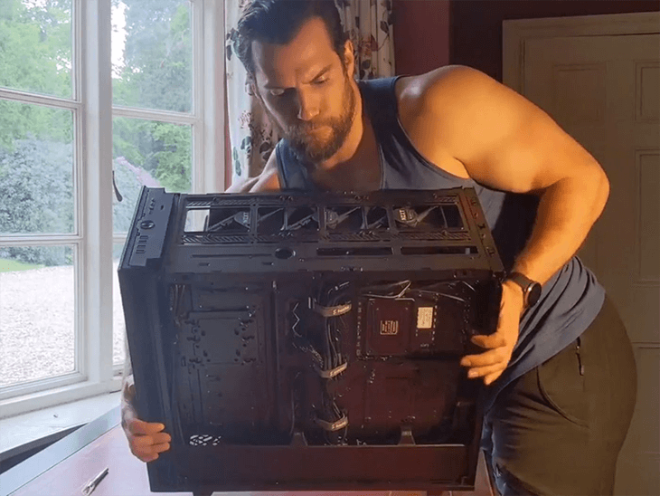 Henry Cavill và dàn PC khủng 2